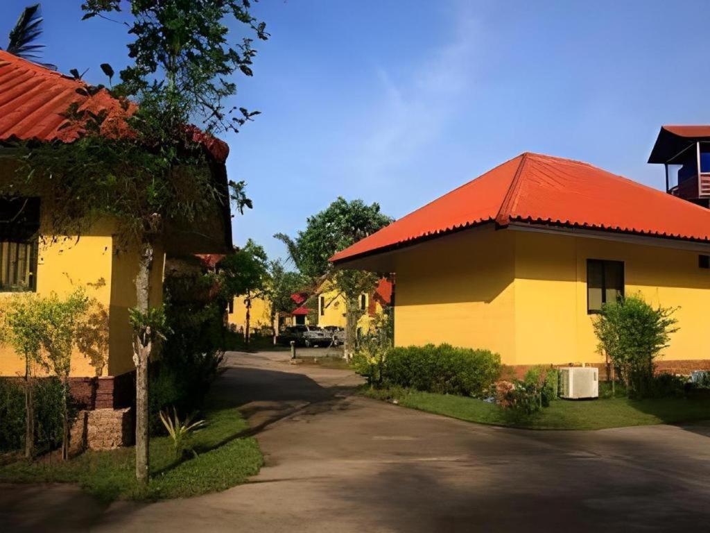 Tanisa Resort Chumpon Extérieur photo