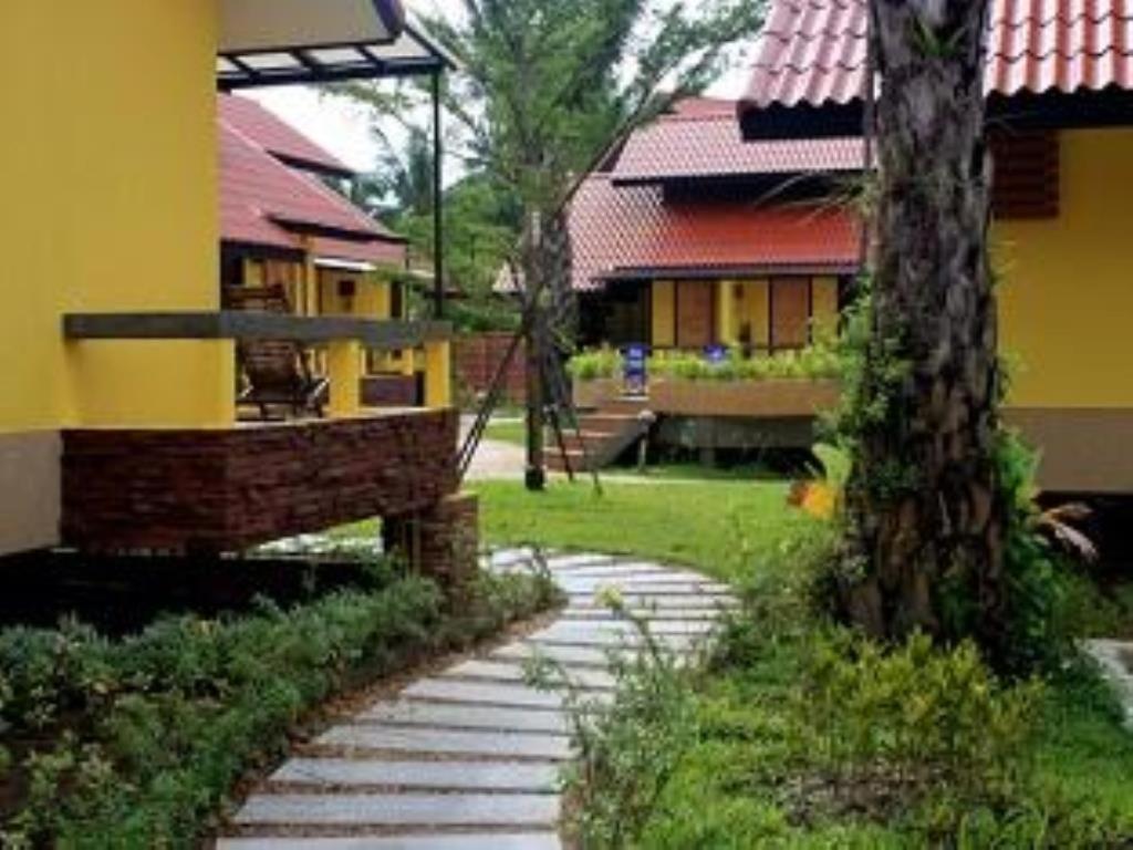 Tanisa Resort Chumpon Extérieur photo