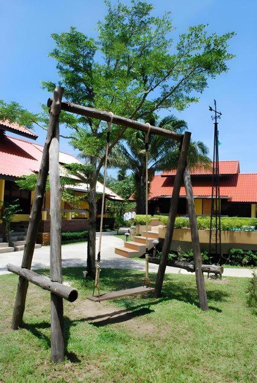 Tanisa Resort Chumpon Extérieur photo